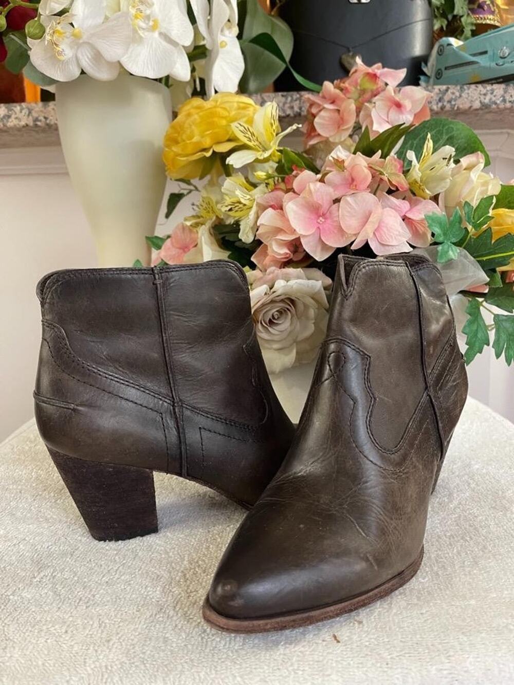 Frye Women's Renee Seam Short Boot 9M (bot900